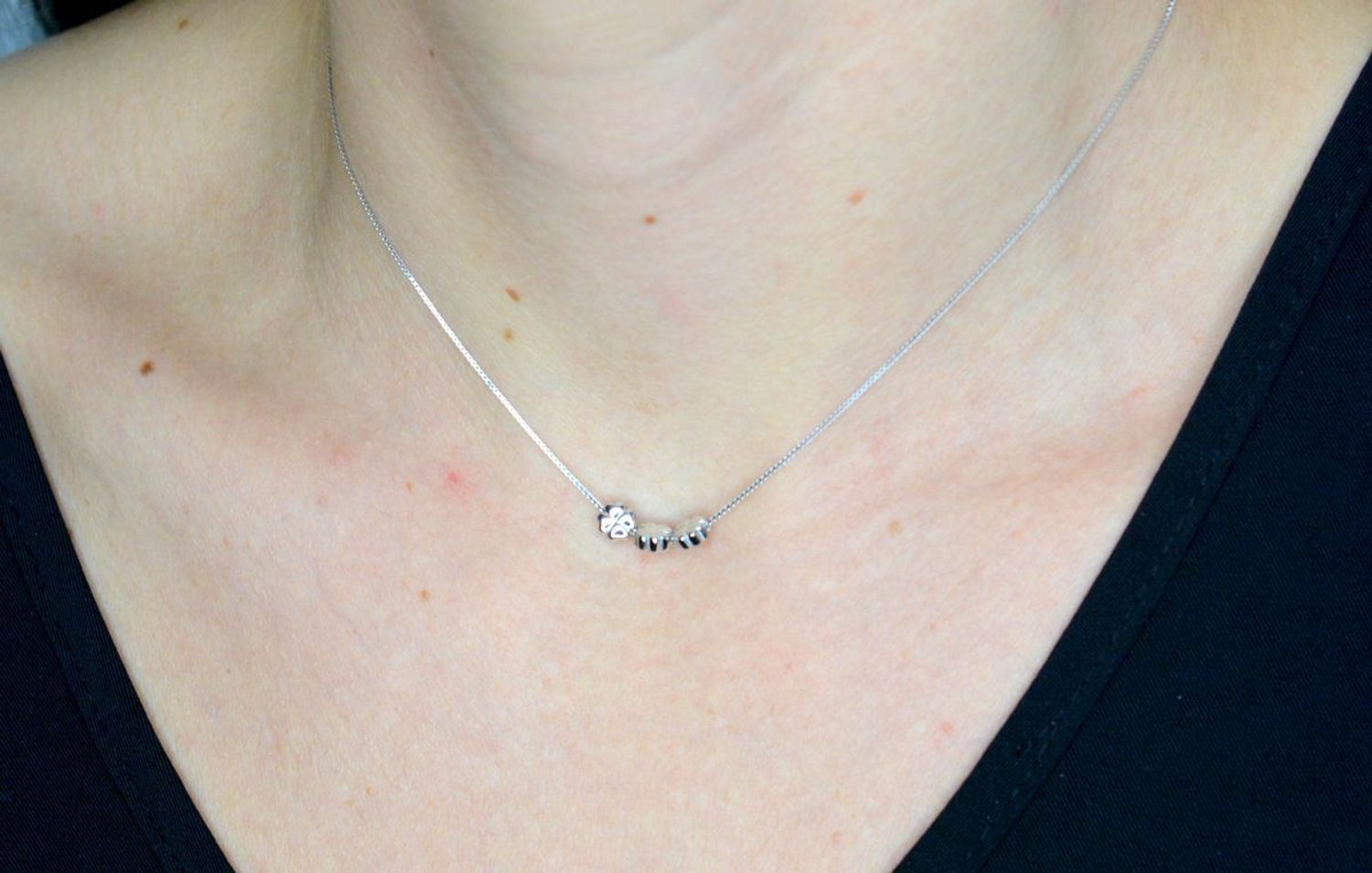 Naszyjnik damski srebrny 925 z koniczynkami Armonica Nomination 241305 001.png